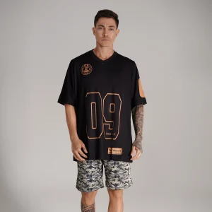 CAMISETA FUTEBOL AMERICANO PRETA/DOURADO SINCE 2009 GROWTH - EDIÇÃO ESPECIAL